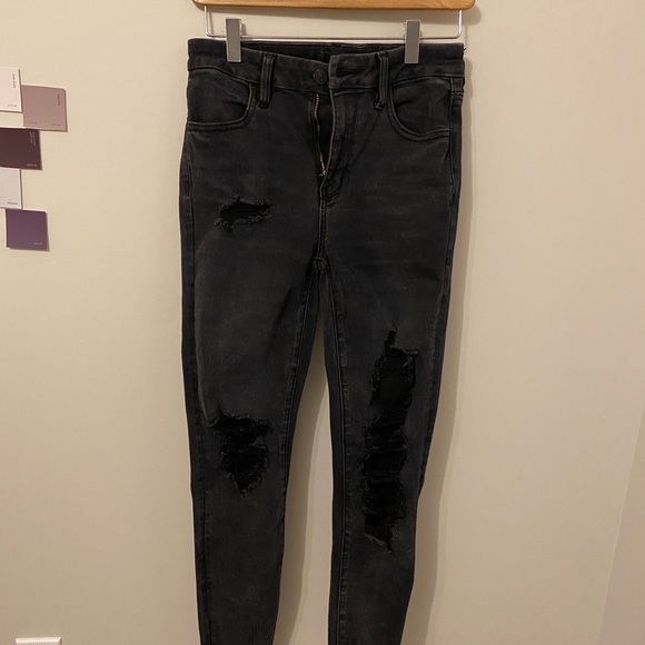 Ripped high waisted jeans size 2 from American Eagle - Picture 3 of 3